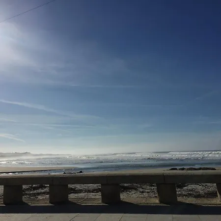 And Mountain Paradise アパート