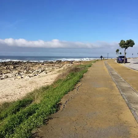 アパート And Mountain Paradise ヴィラ・プライア・デ・アンコラ